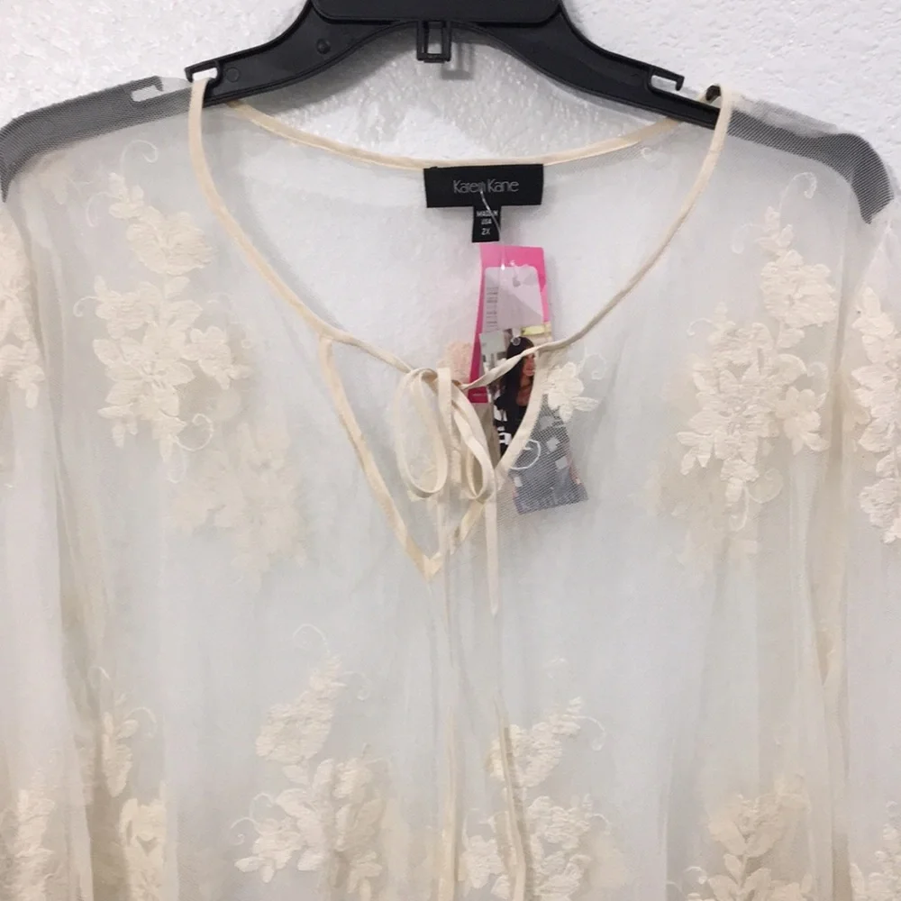 Karen Kane Blouse. - Picture 2 of 12